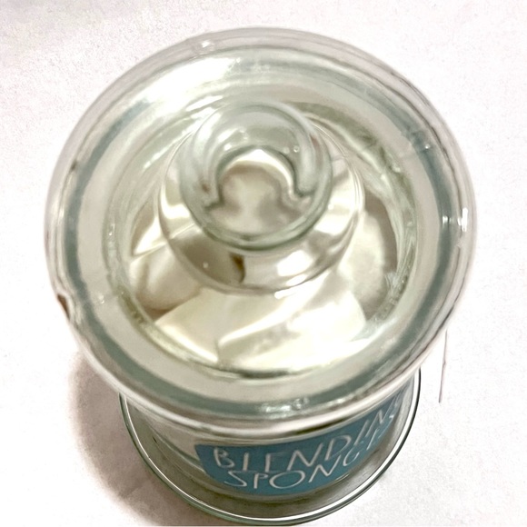 Rae Dunn BLENDING SPONGES 15 Makeup Sponges in Glass Jar White/Teal - Picture 4 of 9